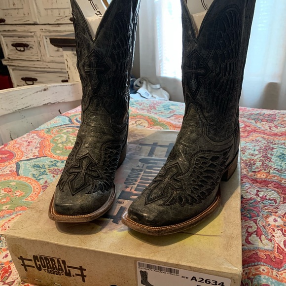 Corral Other - Men’s Corral Boots size 9.5 ee distressed black